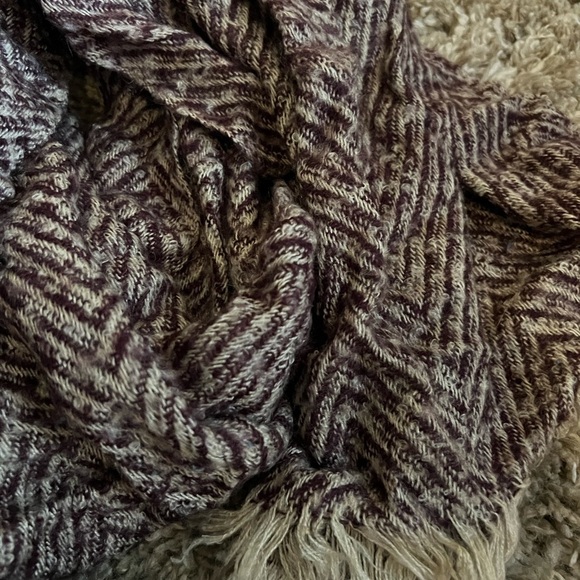 Great condition purple scarf - Picture 2 of 2